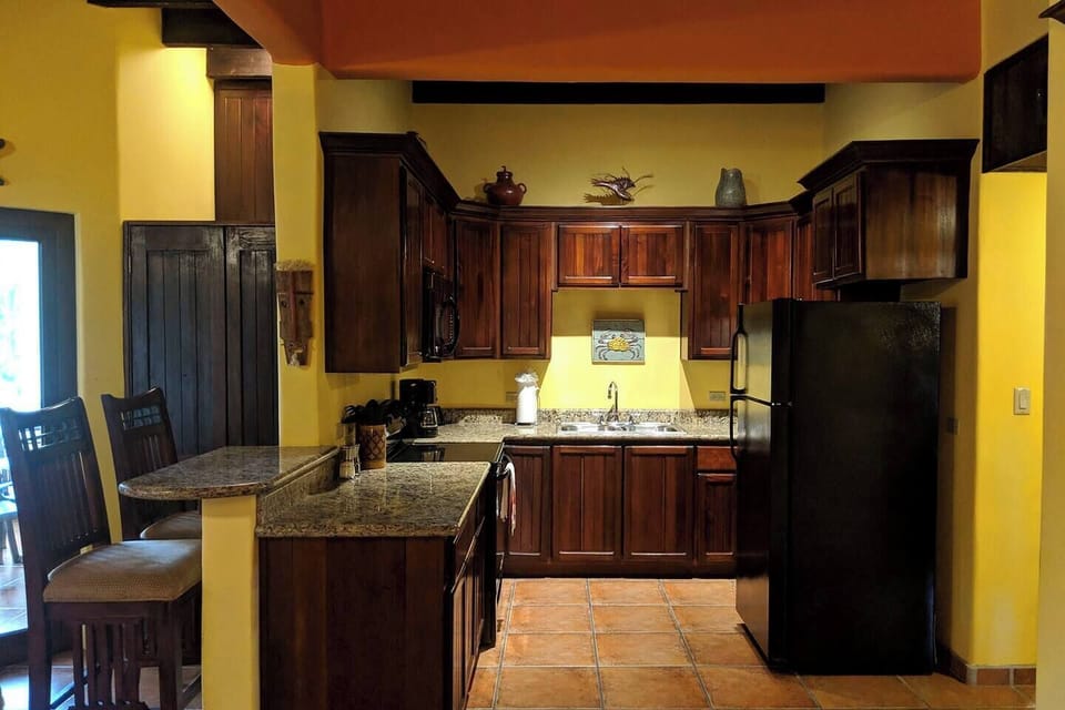 Kitchen, fully equipped.