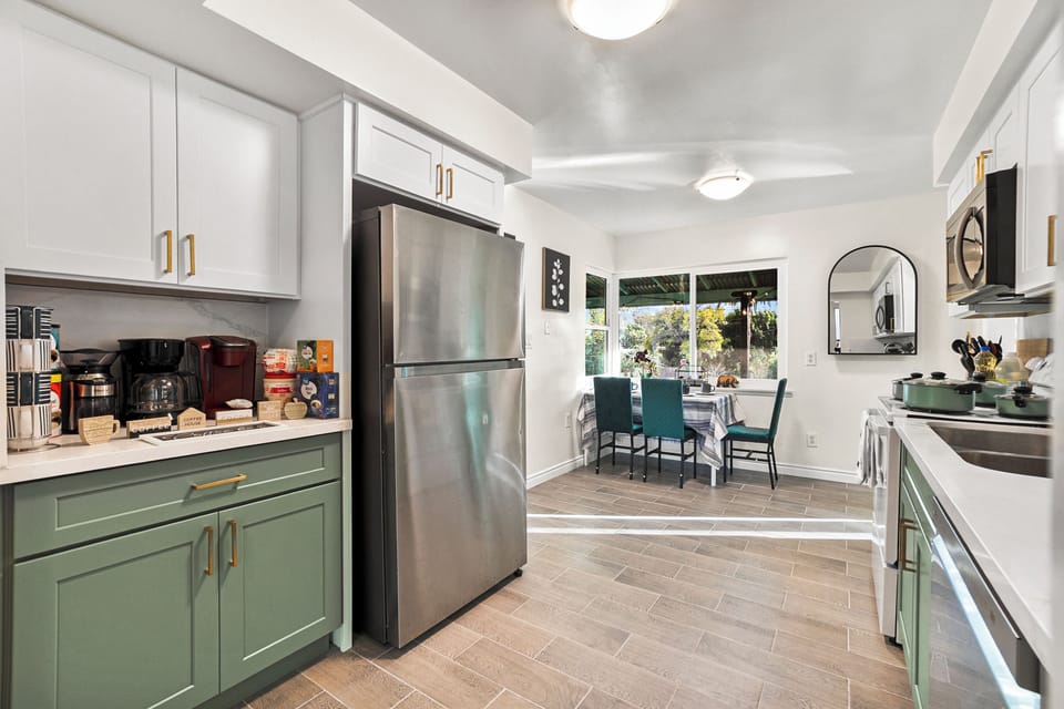 Cook, order in, or stroll 10 minutes to a variety of restaurants bars and cafes!