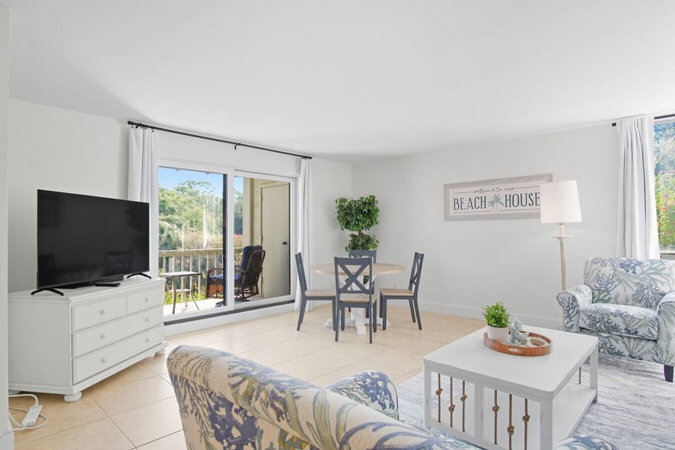 Flat screen Smart TV, Game Table, private balcony