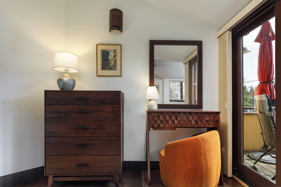 Desk next to the Primary deck