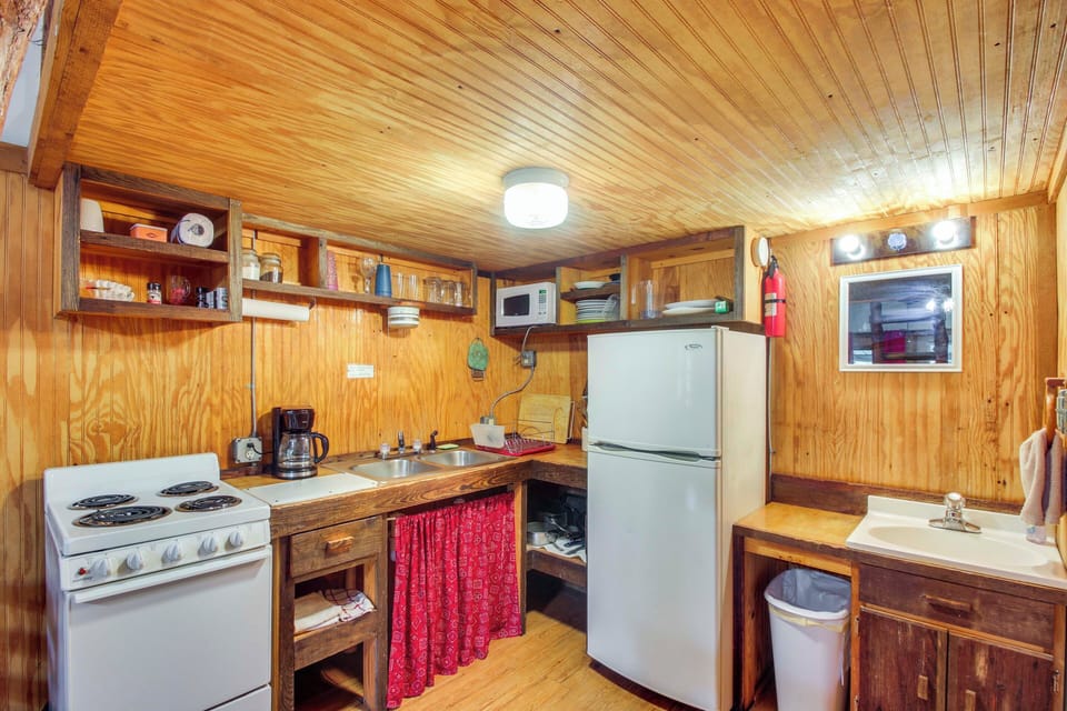 Kitchen | Microwave | Drip Coffee Pot | Toaster