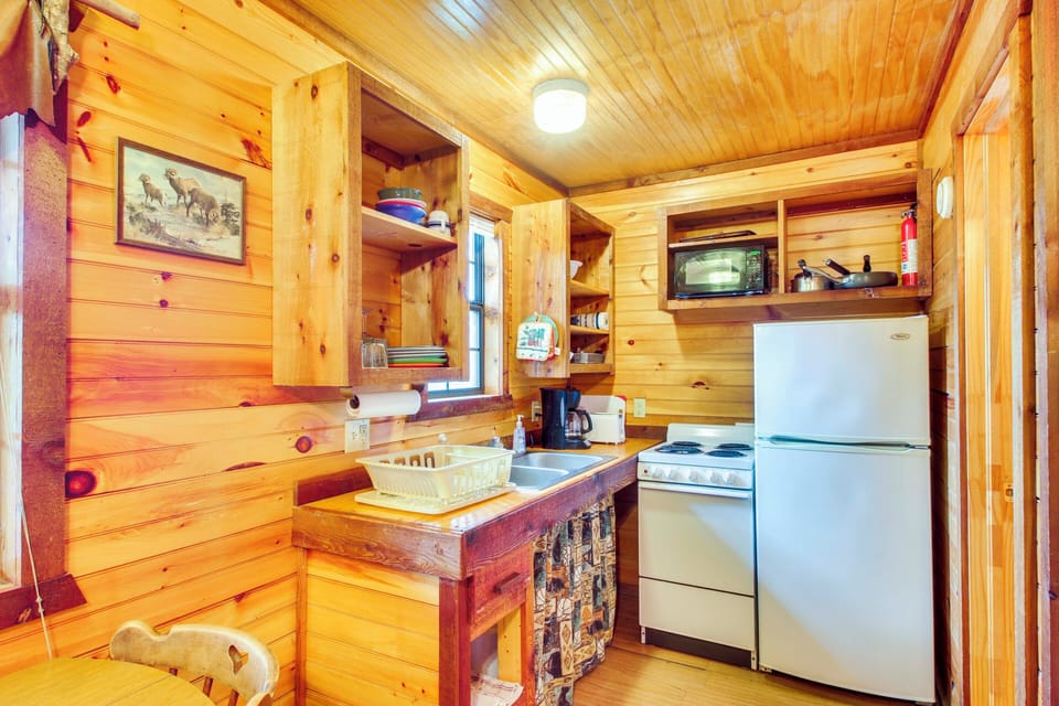 Kitchen | Drip Coffee Pot | Toaster | Microwave