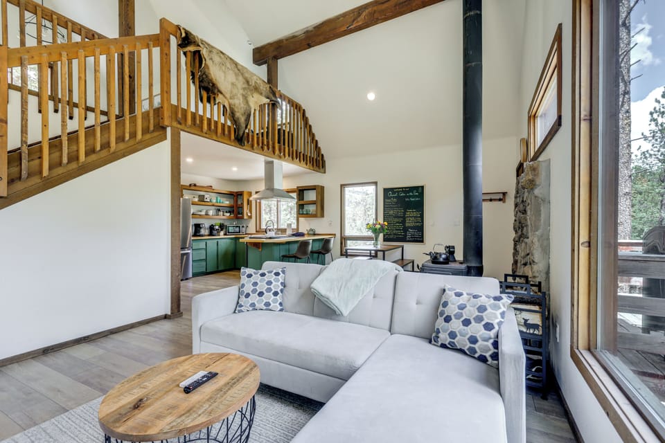 Marble Vacation Rental | 1BR | 1BA | 1,200 Sq Ft | Stairs Required to Enter