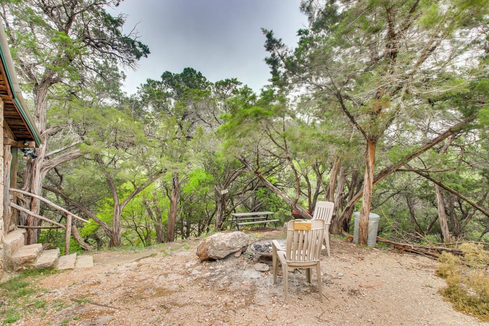 Fire Pit | Picnic Table | Driveway (2 Vehicles)