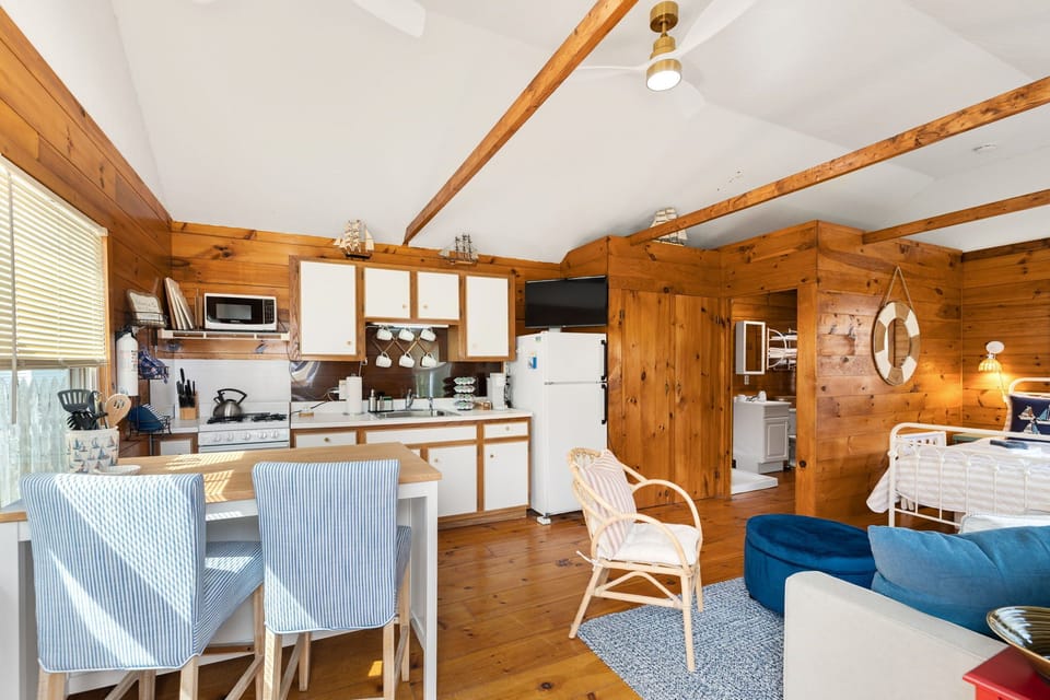 Full kitchen, equipped and ready for all your culinary needs!