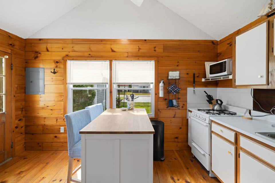 Start your day right at the convenient kitchen island