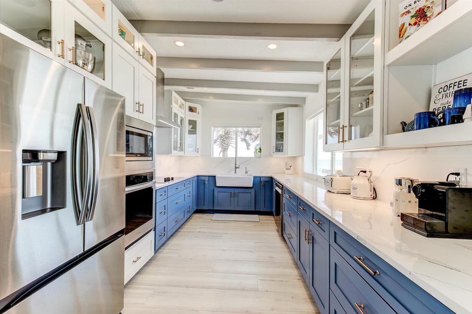 Completely updated kitchen is stunning!