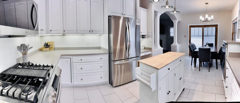 Brand new fridge, microwave and dish washer - as range, oven coffee station