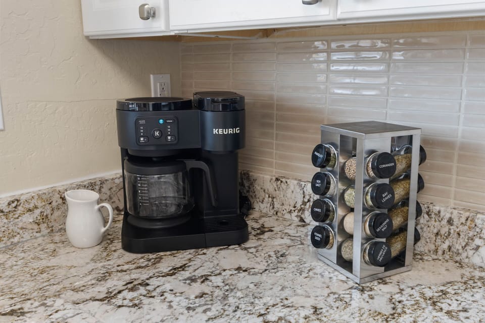 Drip and pod coffee maker.