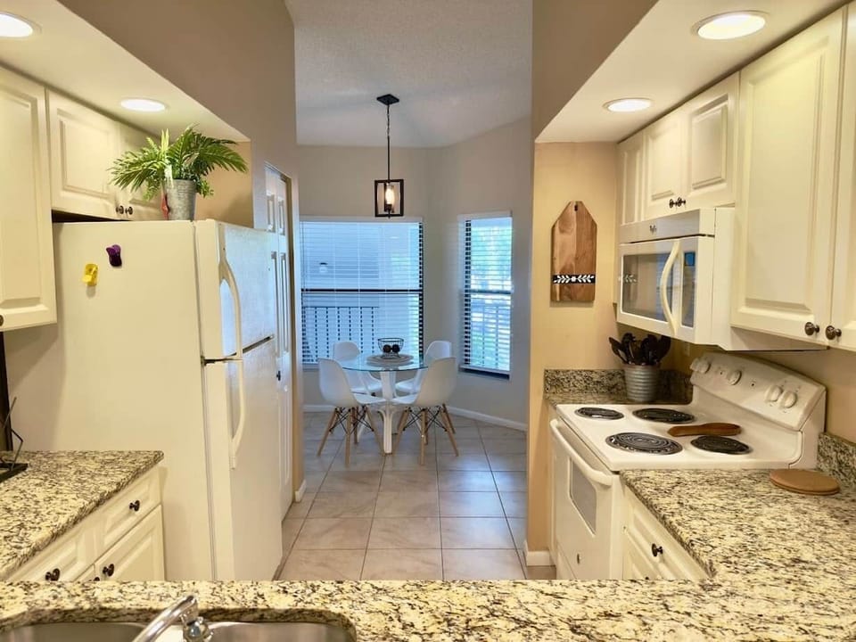 Kitchen with Breakfast area