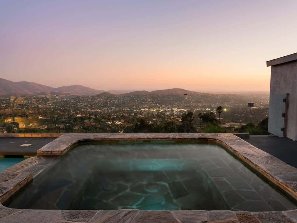 Jacuzzi and views