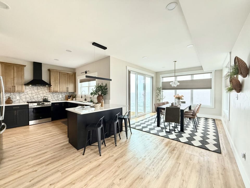 Full Kitchen | Breakfast Bar