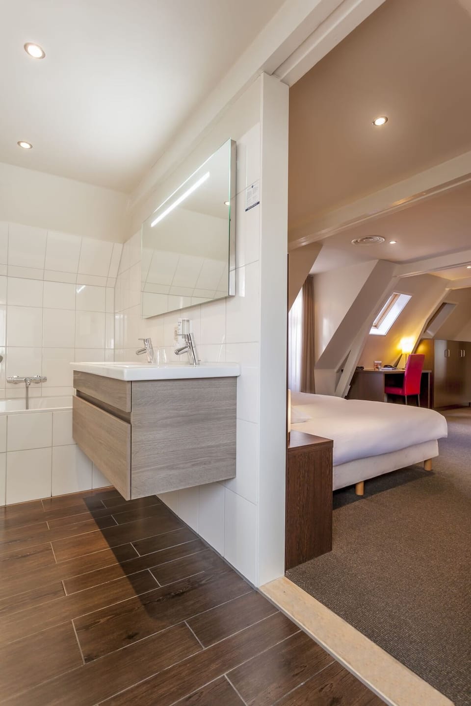 Unit with 2 Single beds. Exact unit will be assigned upon arrival. Views, colors, and decor may vary.
