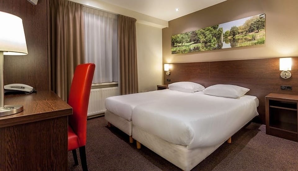 Unit with 2 Single beds. Exact unit will be assigned upon arrival. Views, colors, and decor may vary.