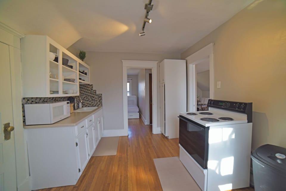Well-equipped kitchen with storage and workspace to make guests feel at home.
