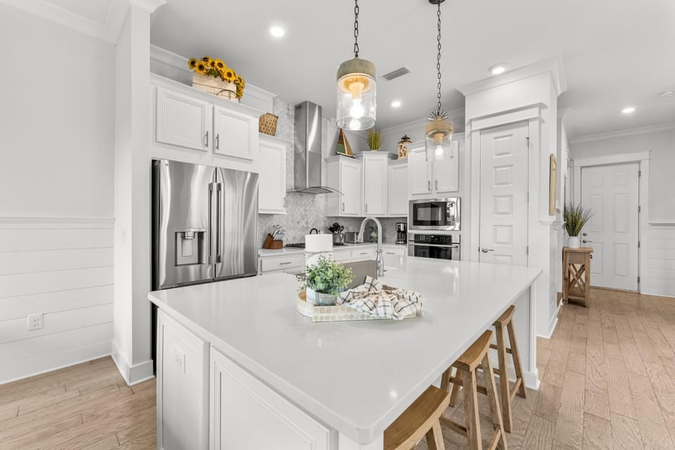 Kitchen with Breakfast Bar