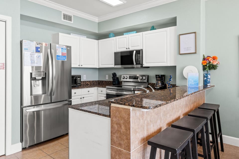 Kitchen with Breakfast Bar