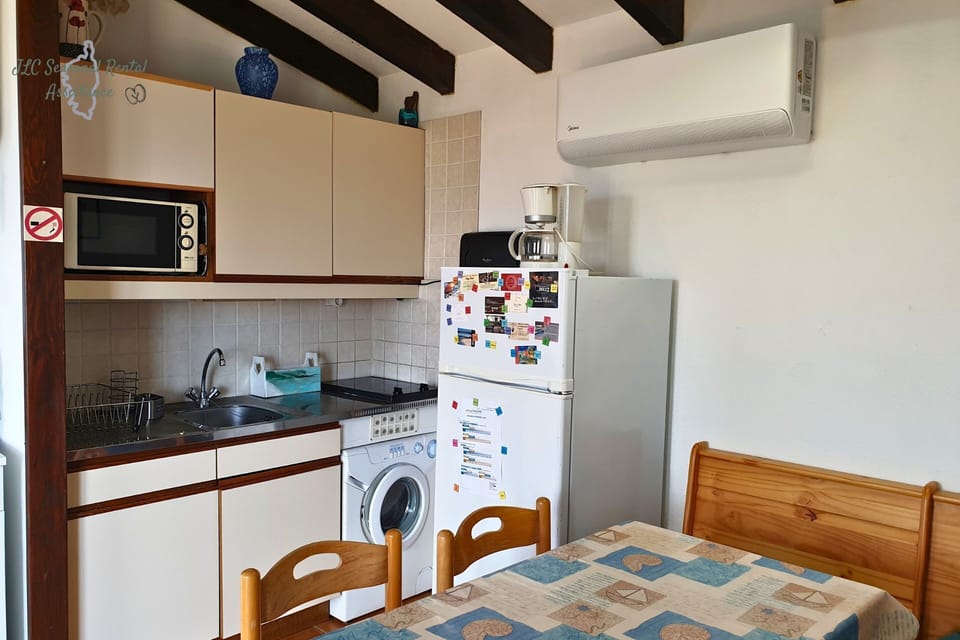 Dining area and kitchenette - living room