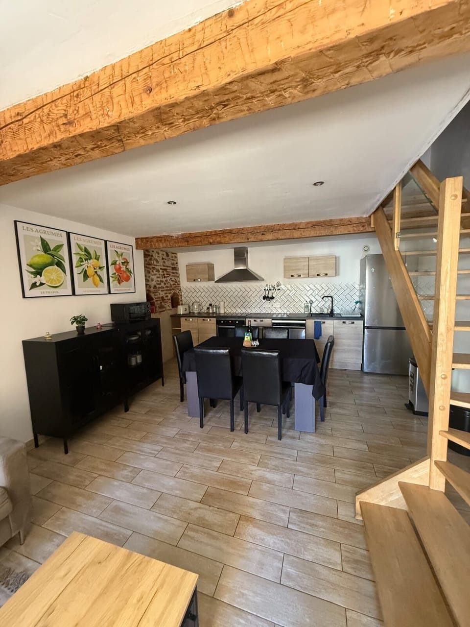 Dining area / full kitchen 