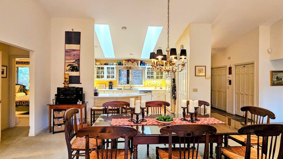 Dining to Kitchen
