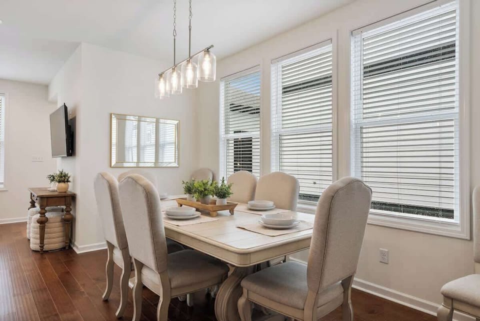 Dining Room: Gather around the elegant table for unforgettable meals and delightful conversations!