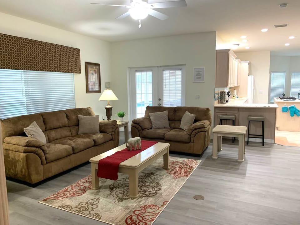 Cozy Lounge / Family Room