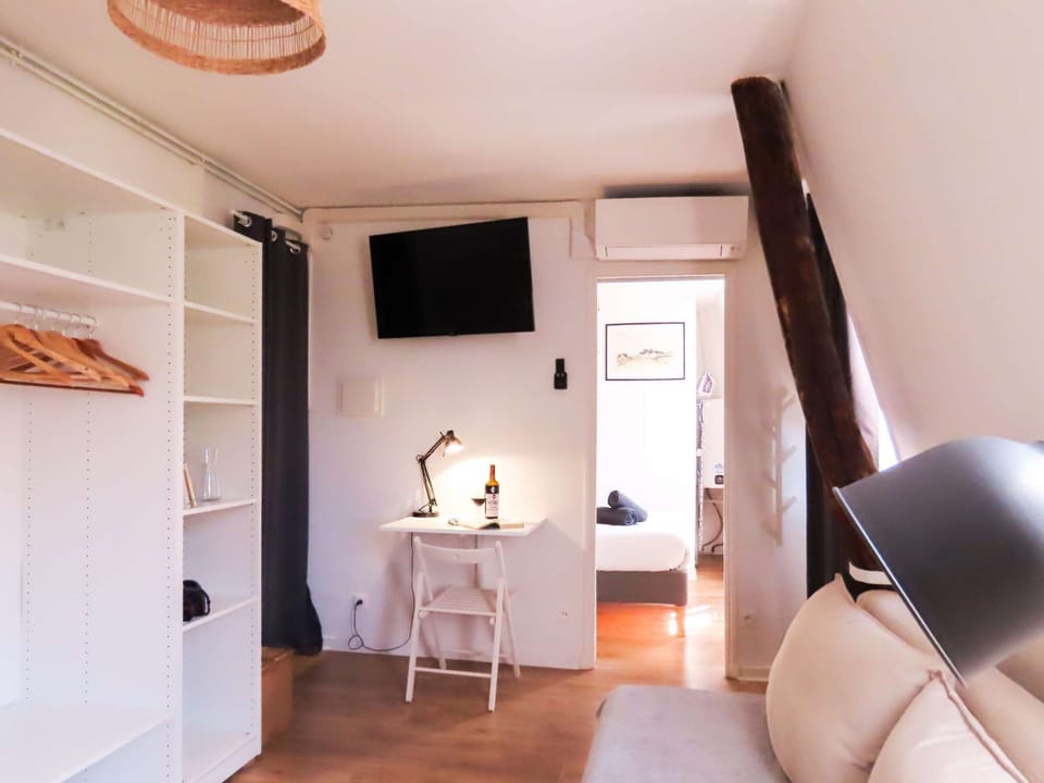 21 : kitchen/dining area