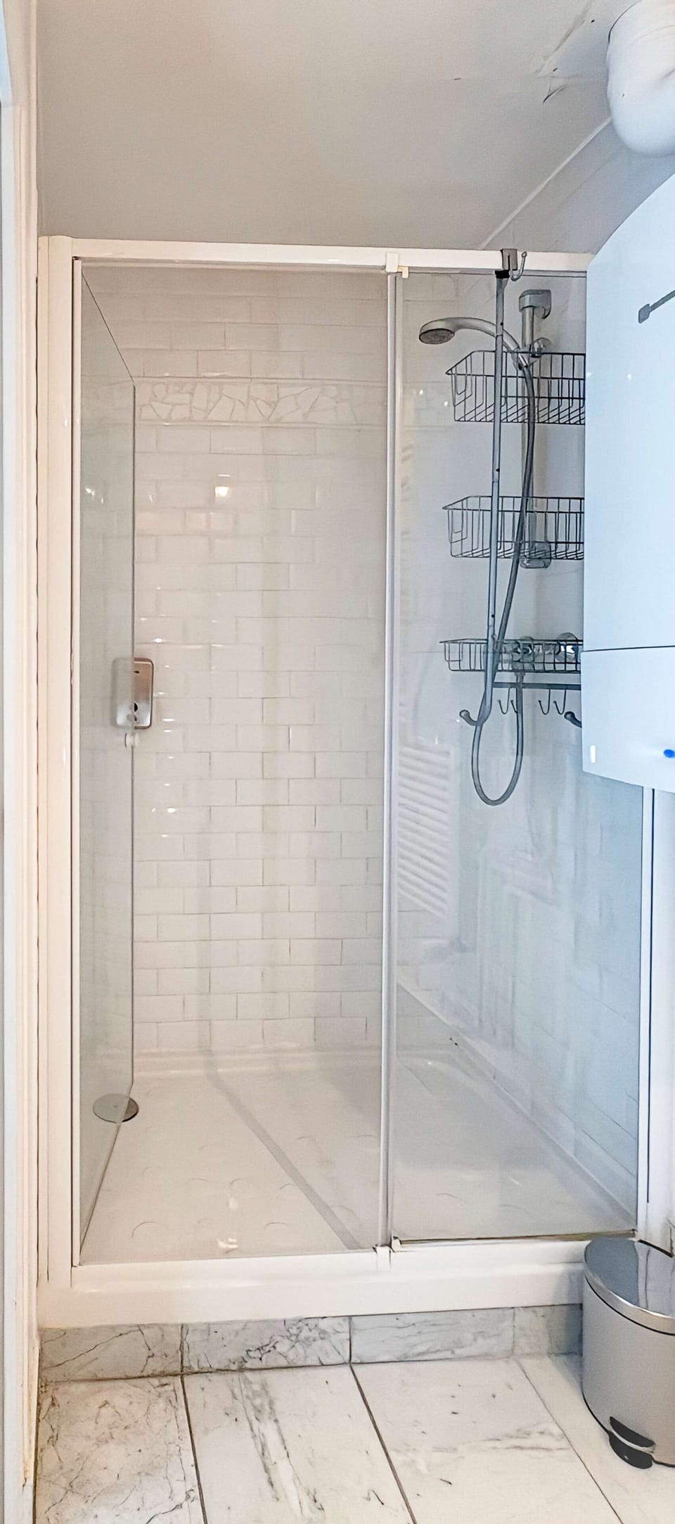 23 : bedroom