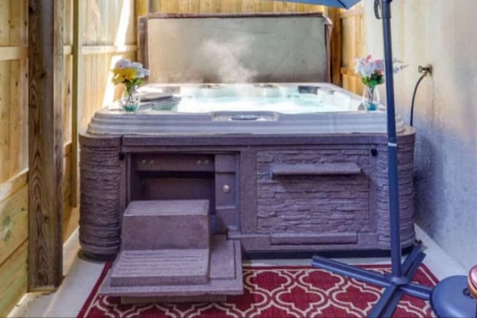 Indoor spa tub