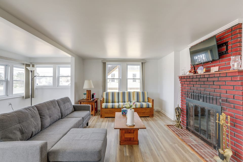 Surf City Vacation Rental | 3BR | 1BA | 2,690 Sq Ft | 3 Steps to Enter