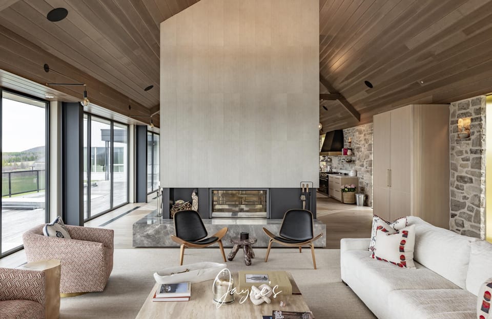 Great Room &amp; Living Area (4)