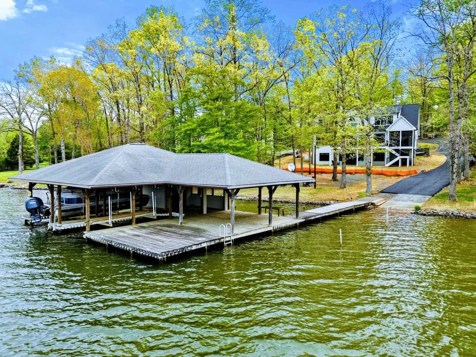 Lake Life, Seamlessly Connected – From front door to open water in just steps—this is lakeside living designed for ease and enjoyment.