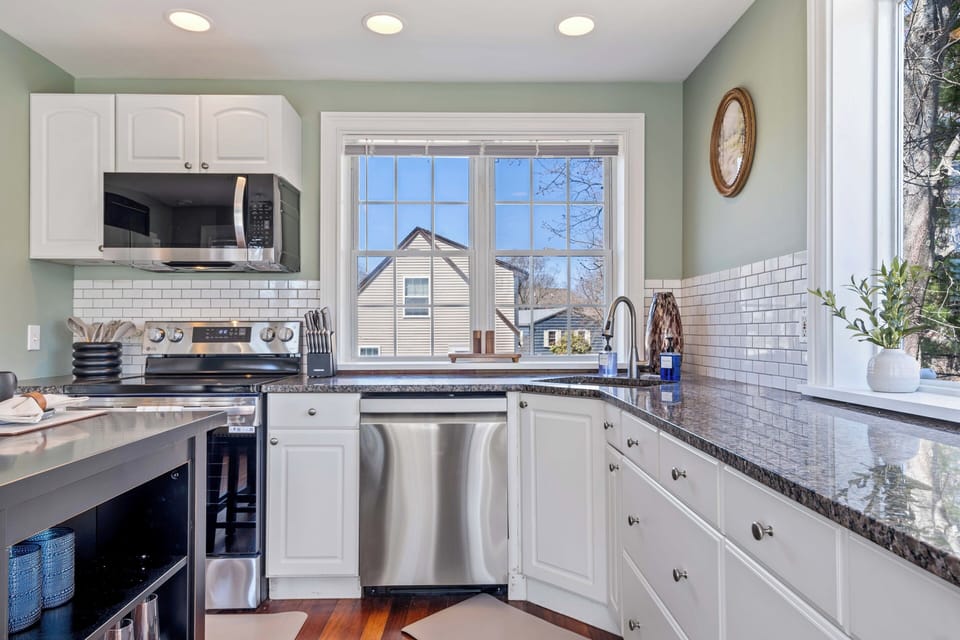 Spacious kitchen with modern touches and natural light 🌞🍴