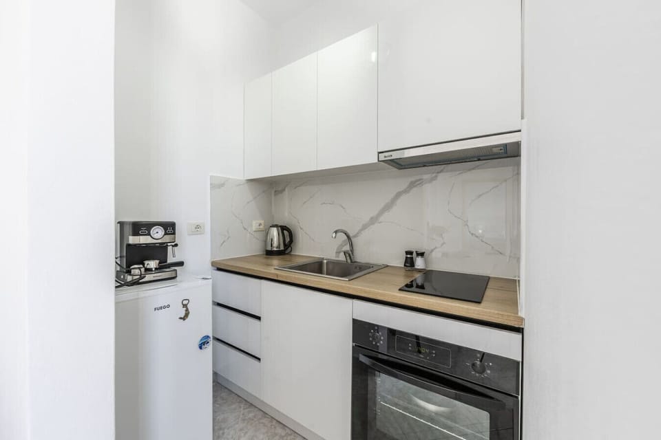 Fully-equipped kitchen