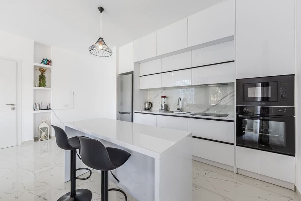 Fully-equipped kitchen
