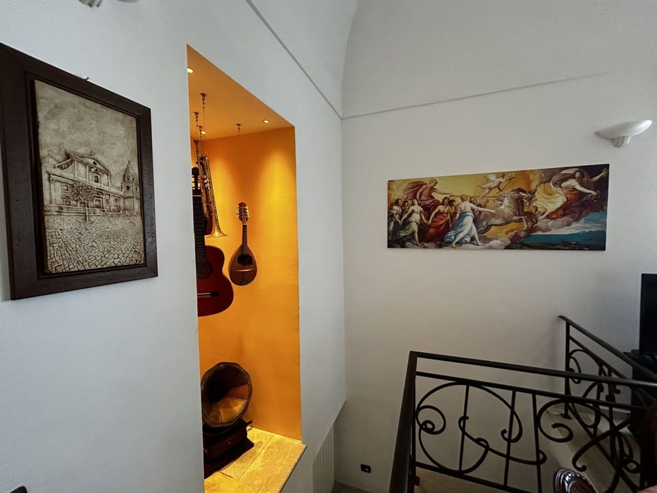 Picture Frame, Building, Wood, House, Art, Floor, Paint, Flooring, Ceiling, Living Room