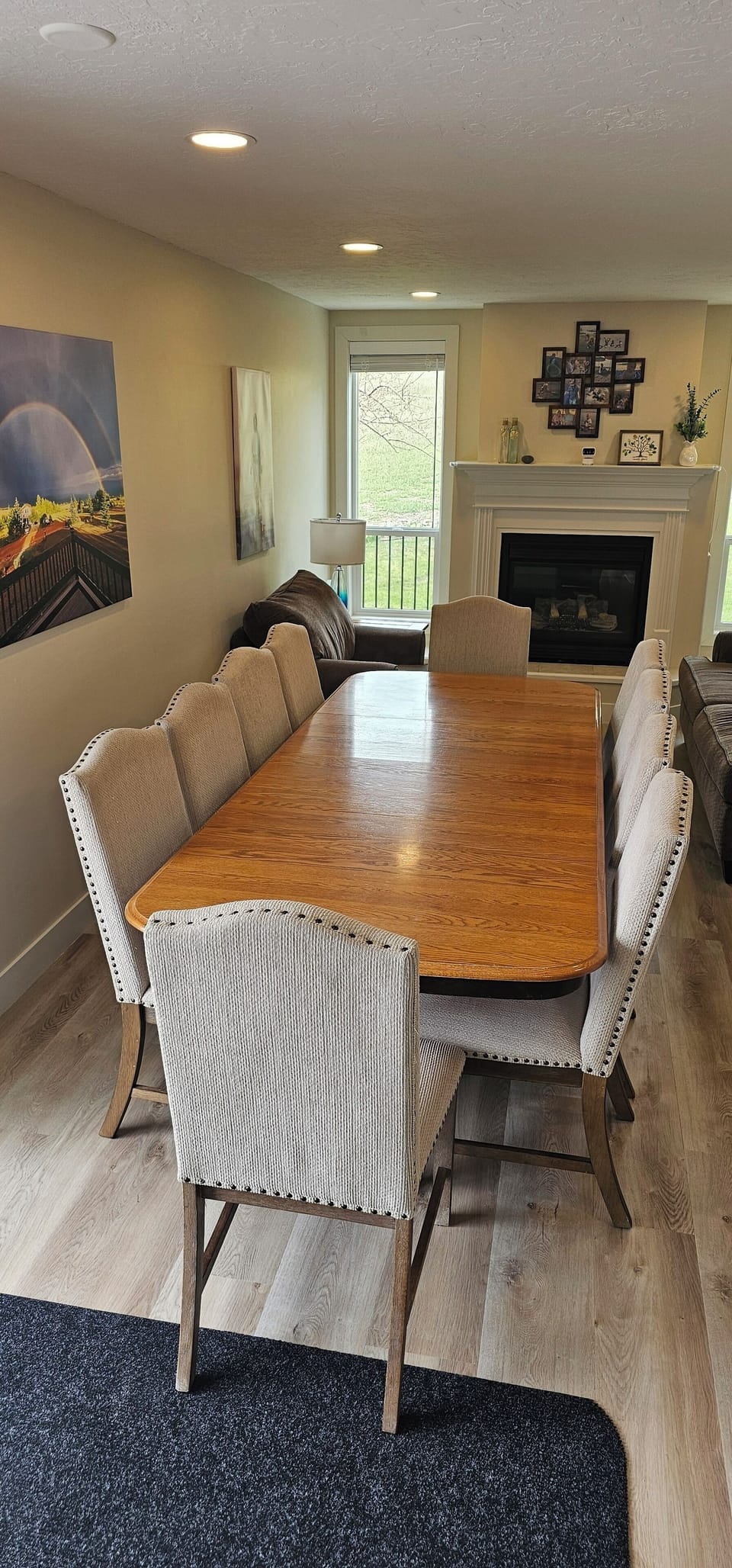 Dining and lounge