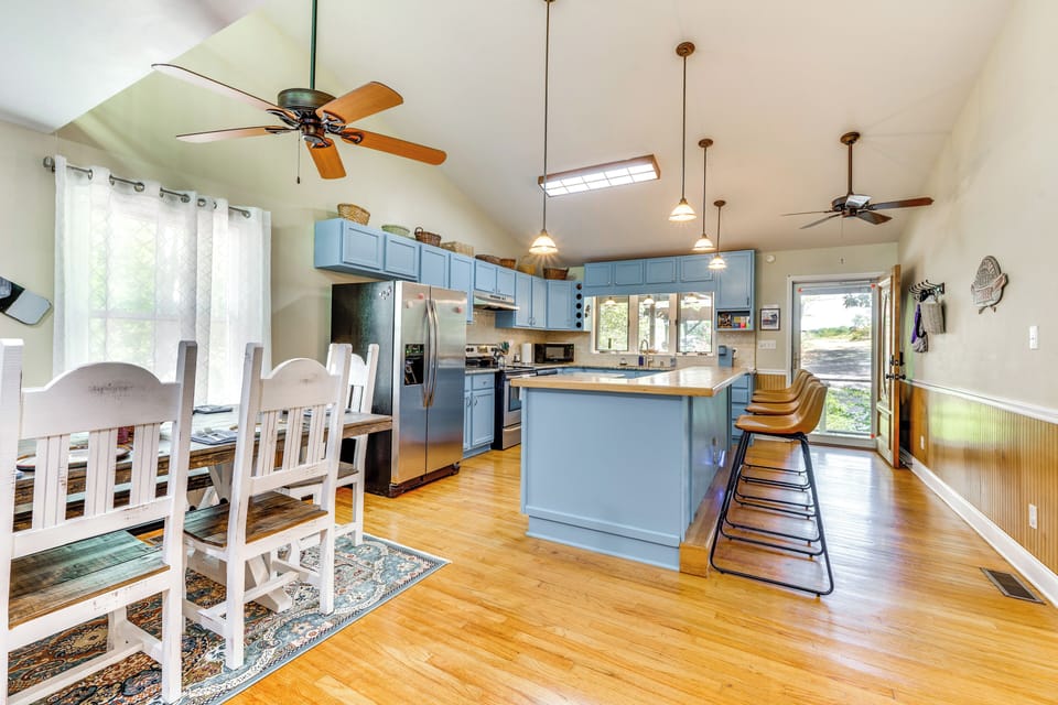 Kitchen | Main Level | Dishwasher | Keurig Coffee Maker | Cooking Basics