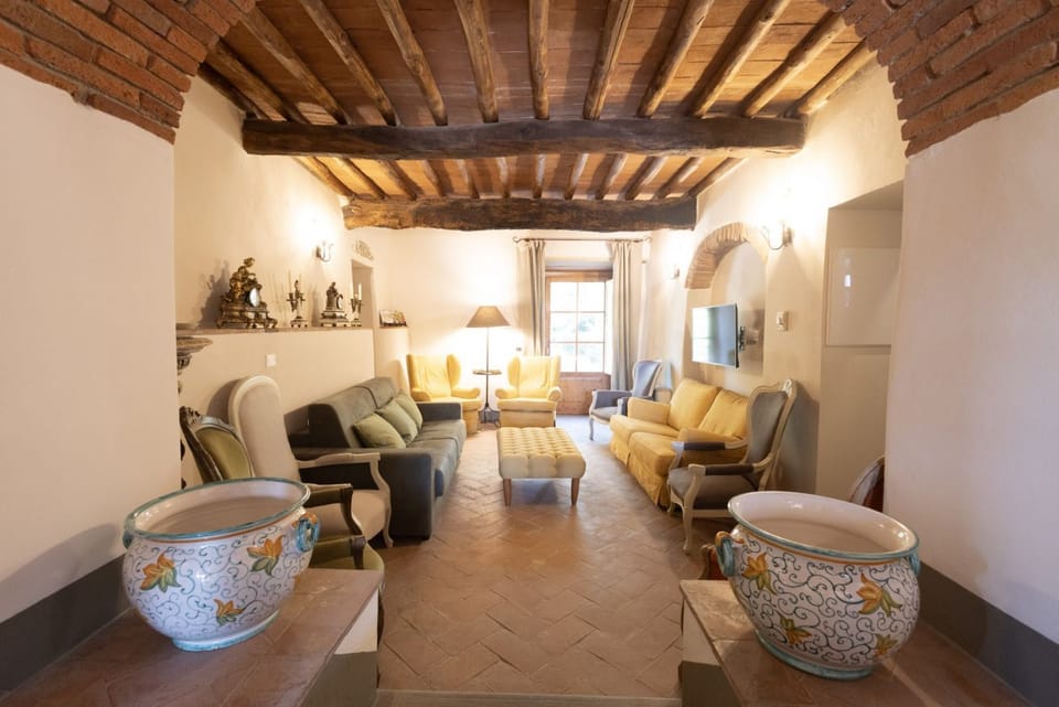 Villa Chianti | Luxury Pool, Jacuzzi Tub, Sauna and Chromoterapy Villa in Radda in Chianti
