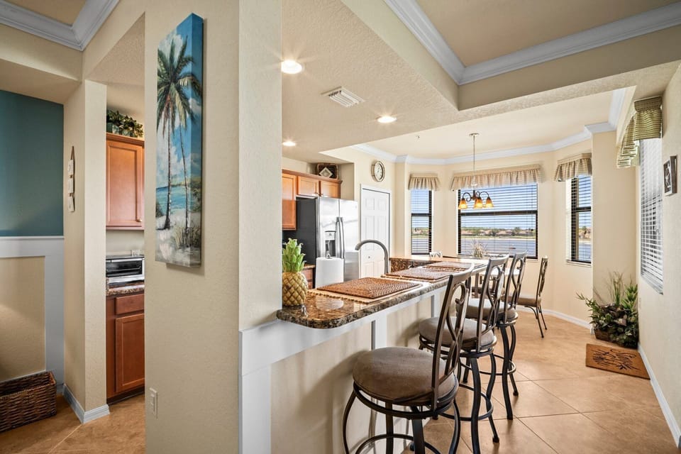 Breakfast Bar / Eat In Kitchen