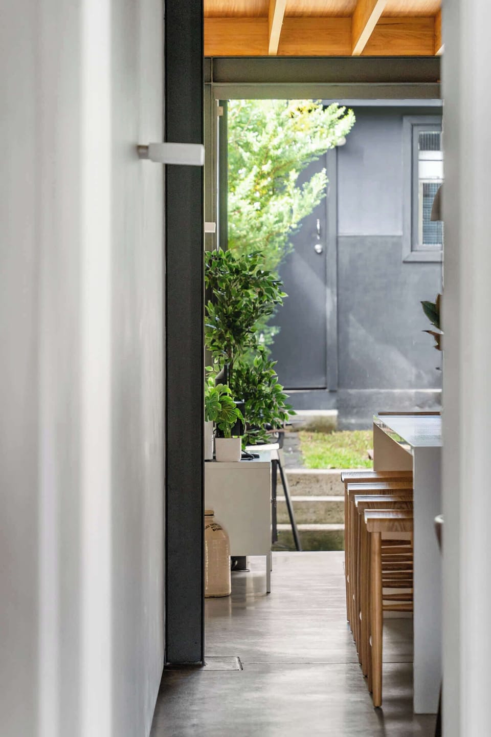 Step into a world of warmth and togetherness! This kitchen setup is ideal for sharing meals and laughter.