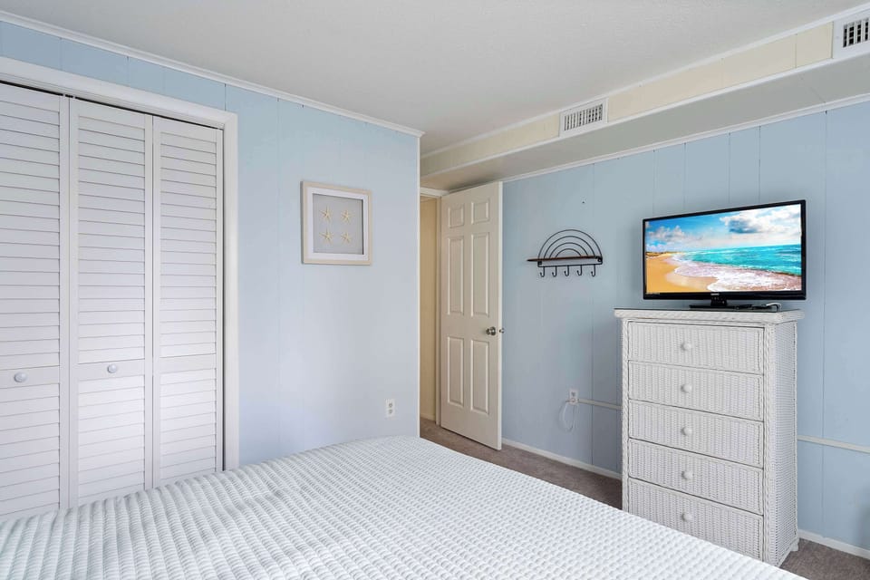 Bedroom with queen bed and Smart TV