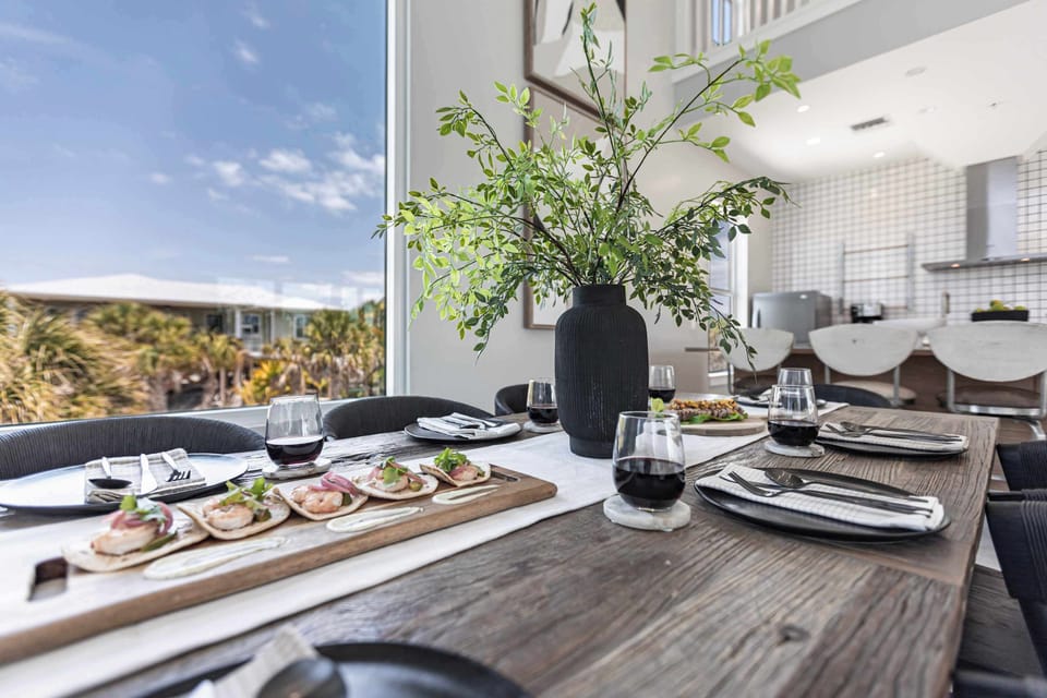 Savor every bite surrounded by breathtaking scenery! 