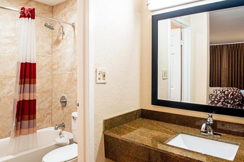 Enjoy an easy routine with a clean tub-shower combo.