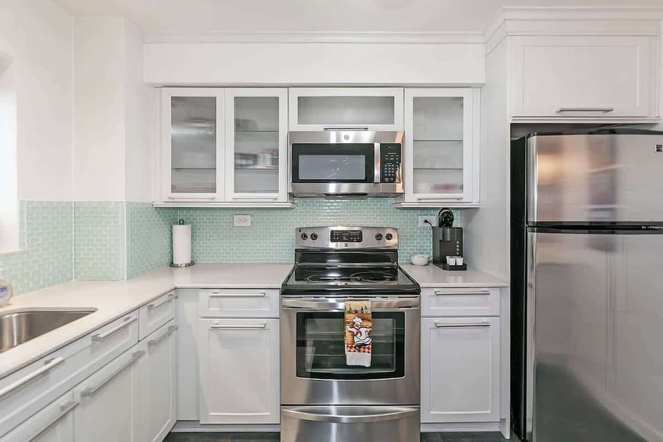 Kitchen. Please note, no dishwashing machine.