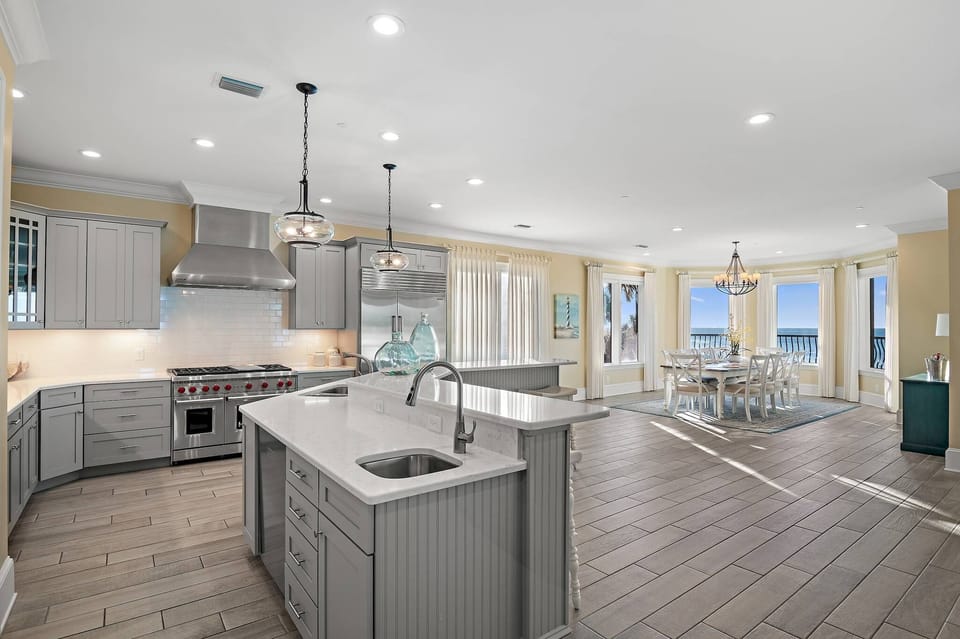Kitchen & Dining Areas