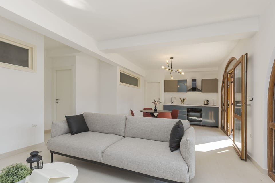 Living Room / Lounge