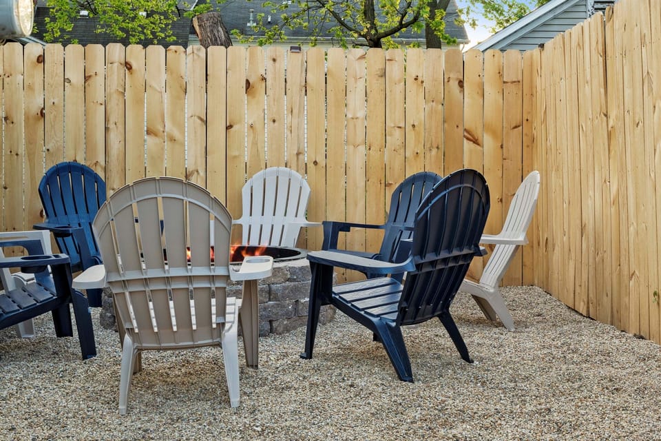 🔥 Gather ’Round the Fire Enjoy cozy evenings under the stars in this private, fenced-in backyard with Adirondack seating and a built-in fire pit—perfect for s’mores, stories, and stargazing.