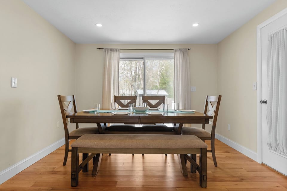 Gather around the dining table!