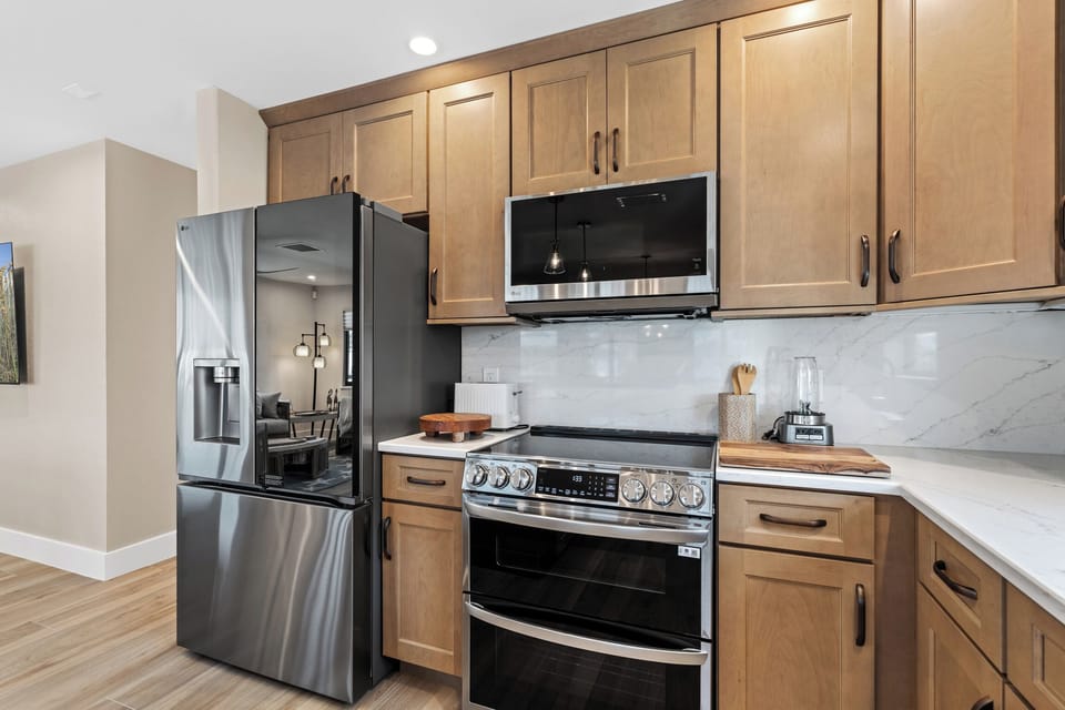 2 Min Walk to Ft Myers Beach! REMODELED VACATION PALMETTO TREE HOUSE, NEW POOL!